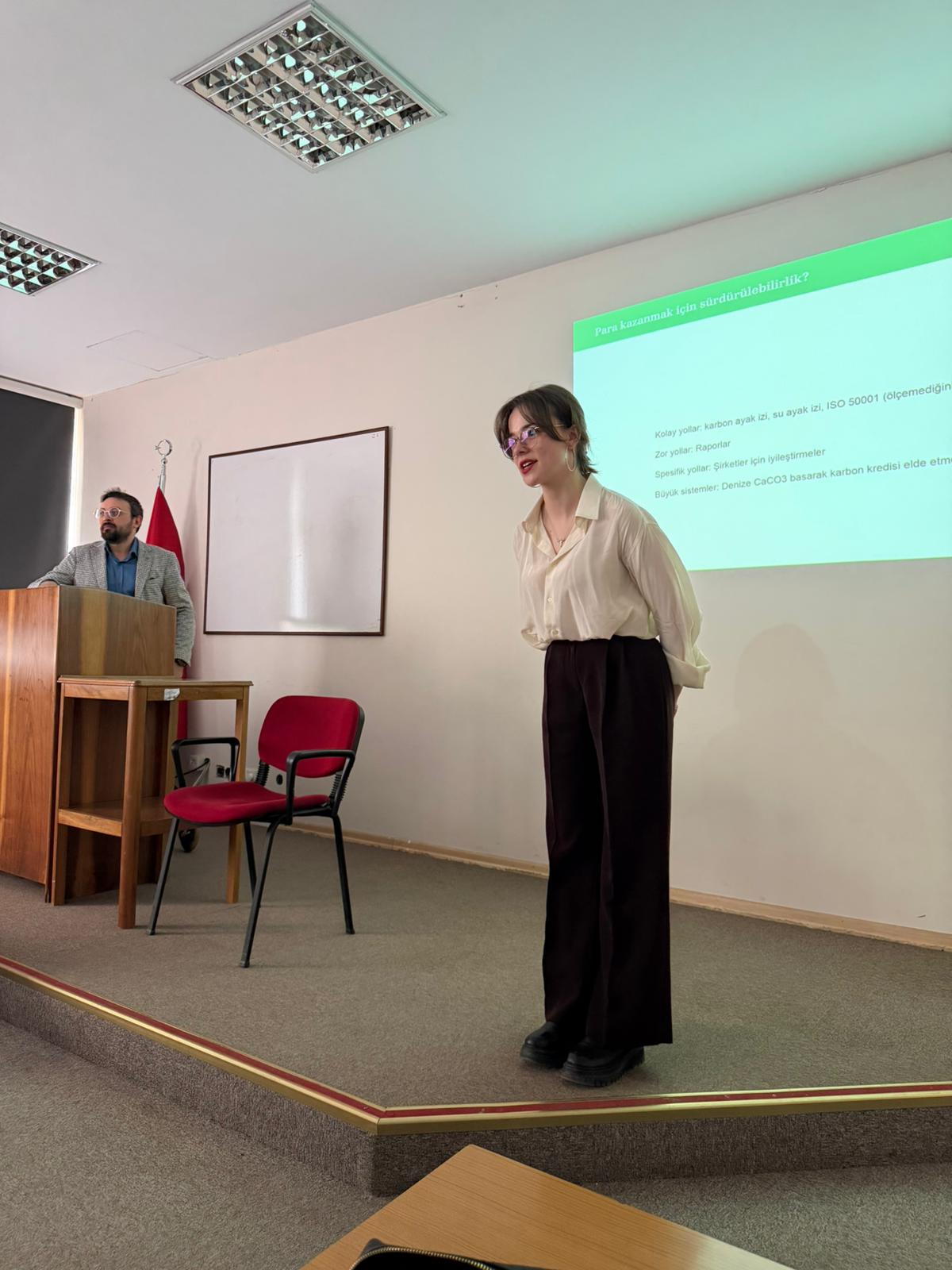 ÖĞRENCİ KOMİSYONUMUZLA BİRLİKTE "SÜRDÜRÜLEBİLİRLİK VE ÇEVRE" SEMİNERİ DÜZENLEDİK