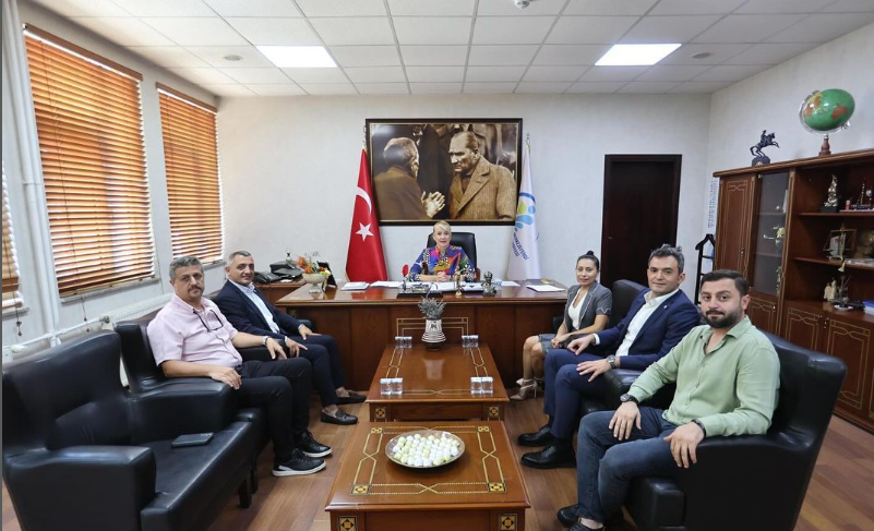 Denizli Merkezefendi Belediye Başkanı Sn. Şeniz Doğan’ı makamında ziyaret ettik.