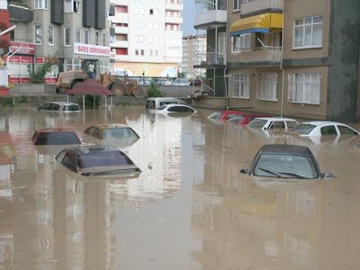 YAĞIŞLARI FELAKETE ÇEVİREN PLANSIZ VE ÇARPIK KENTLEŞME