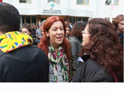 DOĞAYI SAVUNAN HOCAMIZ PROF. DR. BEYZA ÜSTÜN`E DOĞAYIYAŞAMI SAVUNANLAR SAHİP ÇIKTI.