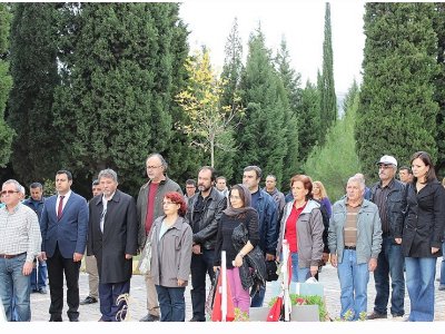 TÜRKİYE`NİN BAŞI, CUMHURBAŞKANI KAÇAK SARAYDA OTURUYOR 